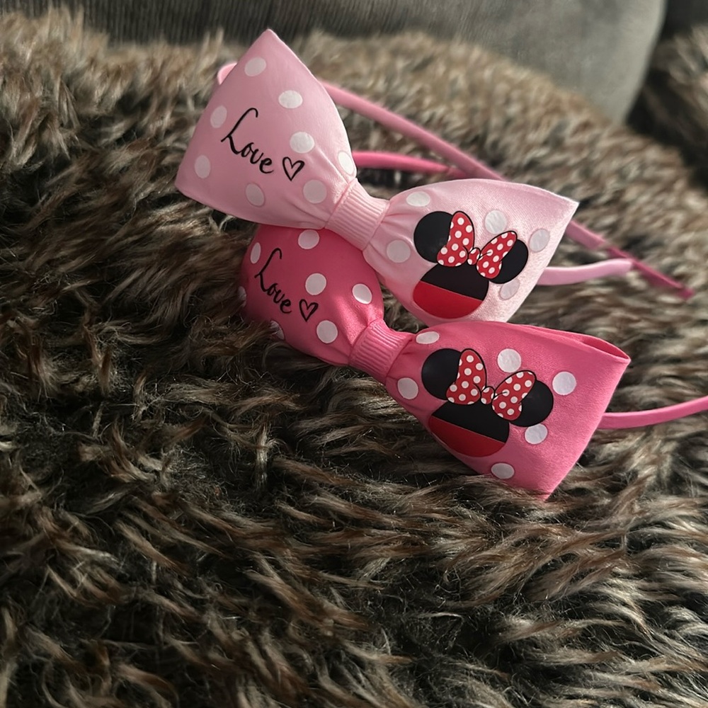 Minnie Mouse headbands you get 2 new